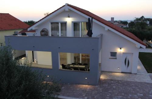 Lovinac Villa | Vila Jela Poličnik