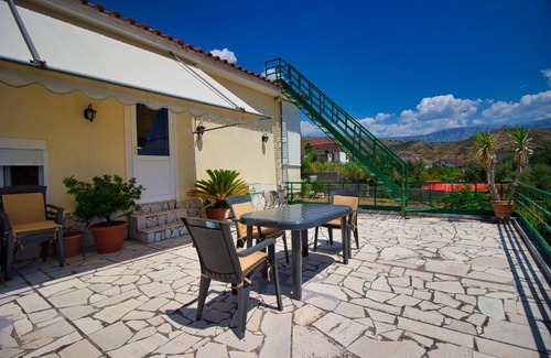 Gjirokaster Bed & Breakfast | VILA SHAMETAJ