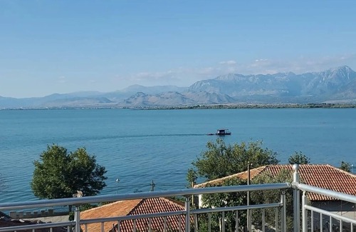 Shkoder Villa | Vila Shqipnian1 min to the center of shiroka.nLake view .