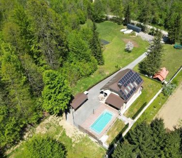 Postojna Villa | Vila Tin & Koča Tin