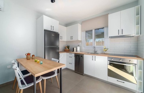 Apolpaina Villa | Vilana Villa ideal for small groups/families 2km from Lefkada city