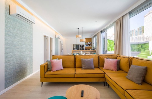 San Bartolome de Tirajana Ski Chalet | Villa in Maspalomas with Private Heated Pool