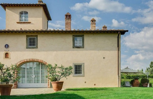Tavarnelle Val di Pesa Villa | Villa in Tavernelle In Val Di Pesa with 6 bedrooms sleeps 12