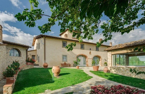 Tavarnelle Val di Pesa Villa | Villa in Tavernelle In Val Di Pesa with 6 bedrooms sleeps 12