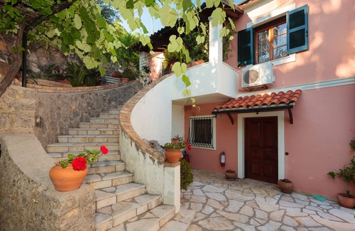 Pirgi Apartment | Vill Pergola Elli, holiday apartment in Corfu, Greece with stunning sea view!