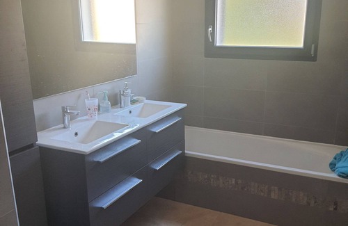 Pertuis Villa | Villa 10 Personnes Jacuzzi Piscine Sud Lubéron Proche D'aix-en-provence