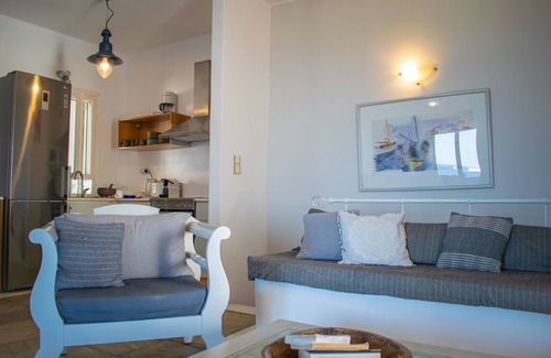 Nea Cryssi Akti Villa | Villa 110 m2 in Agia Irini, walking distance to beach with pool access, 7 guests