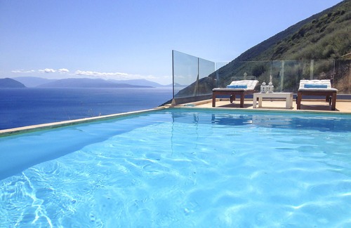 Vassiliki Villa | Villa 2 level, Get a 10%-25% discount ,Seafront lovely villa with private pool.