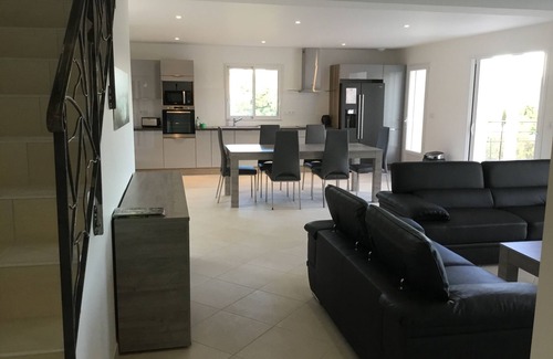 Montfort-sur-Argens Villa | Villa 3*heated infinity pool 3 comfort suites, panoramic view