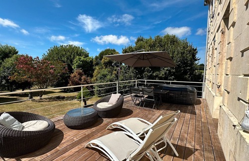 Semillac Villa | Villa '4 Chambres - 8 Personnes' with Private Terrace, Private Garden and Wi-Fi