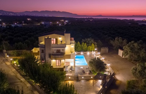 Stavromenos Villa | Villa 4 Seasons, Pool And Garden, Close To The Sea, up to 12 guests!
