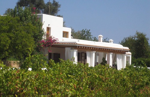 Sant Carles de Peralta Villa | VILLA 5 MINUTES FROM THE BEACHES WITH POOL AND GARDENS