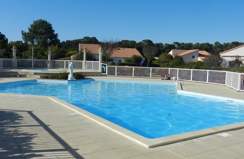 Saint-Palais-sur-Mer Villa | Villa 5 people, residence with pool and tennis, 350 m from the beach, 2 bikes