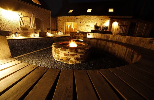 Peumerit Villa | Villa '7pers Piscine-spa Plage 4kms' with Private Terrace, Private Garden and Wi-Fi