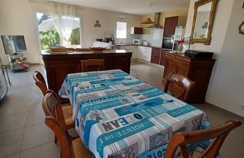 Treffiagat House | Villa 900m from the sea single storey house
