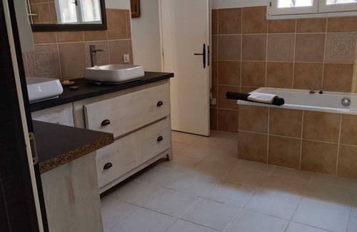 Saint-Martin-de-Londres Villa | Villa and private pool in the garrigue, terraces with panoramic views