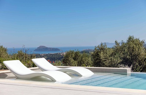 Xirokampi Villa | Villa Aglaea - Saltwater Pool & Amazing Seaview!