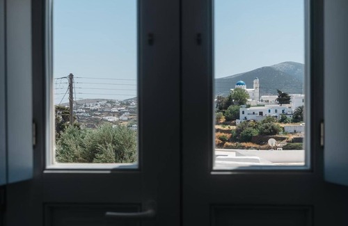Artemonas Villa | Villa 'Ailia Luxury' with Private Terrace and Balcony