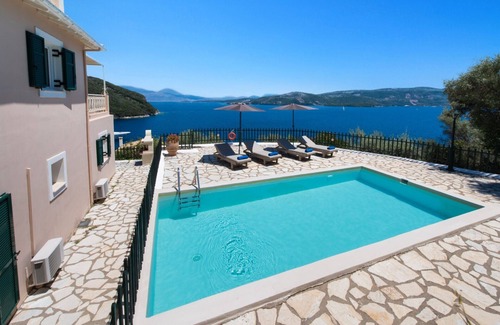 Katokhorion Villa | Villa Akrogiali Desimi by Villa Plus