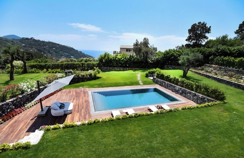 Bonassola Villa | Villa al Cio, oasis with pool and tennis court a stone throw from Cinque Terre