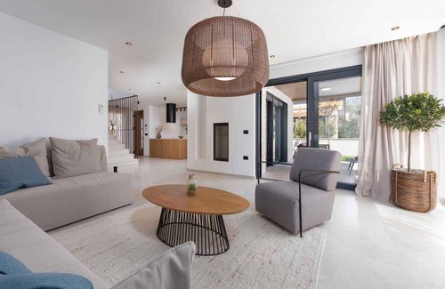 Kadumi House | Villa Albona