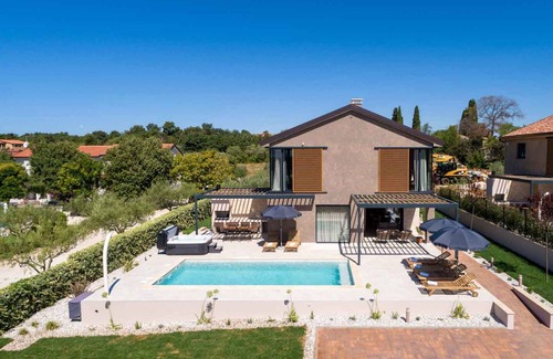 Kadumi House | Villa Albona