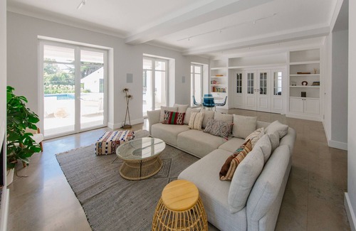 Carcavelos Villa | Villa Alegria by CadenzaLux