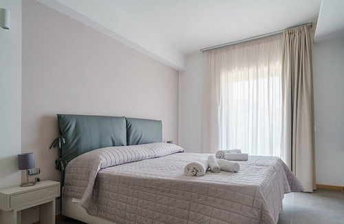 Serramezzana House | Villa Alfea C: A welcoming apartment situated in a secluded location surrounded by meadows and by green hills, with Free WI-FI.