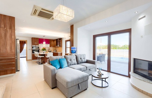 Prodromi Villa | VILLA ALKONTERA - Elegant 5 Bed Villa In Polis With Private Pool, Great Location