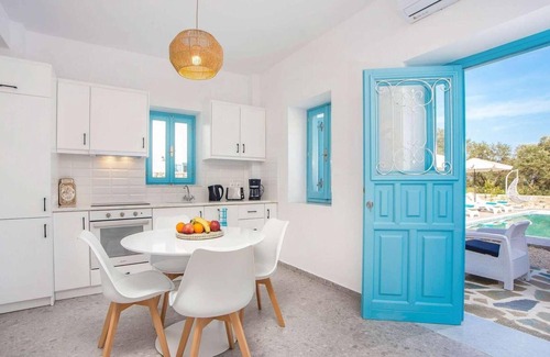 Kalathos Villa | Villa all the amenities within walking distance