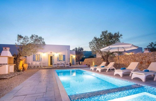 Kalathos Villa | Villa all the amenities within walking distance