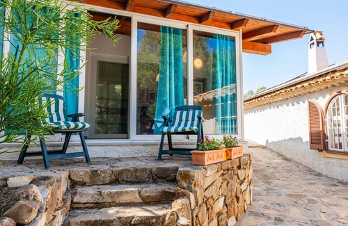 Villasimius Villa | Villa 'Alloggio Vista Mare Incantevole' with Sea View, Wi-Fi and Air Conditioning
