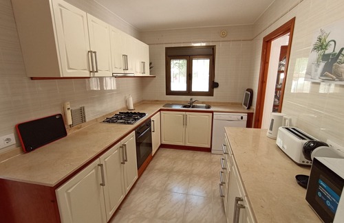 Paichi Villa | Villa Amanda, 1.5 km from the beach, sleeps 10, swimming pool, A.A., internet