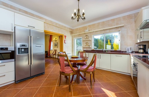Pata de Cima Villa | Villa Amarela is a beautiful, spacious villa with private pool