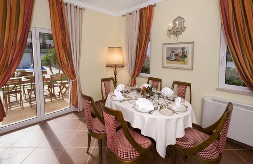 Pata de Cima Villa | Villa Amarela is a beautiful, spacious villa with private pool