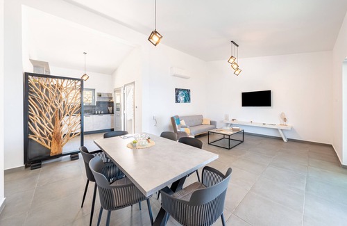 Katsimatika Villa | Villa 'Amfitriti' with Sea View, Wi-Fi and Air Conditioning