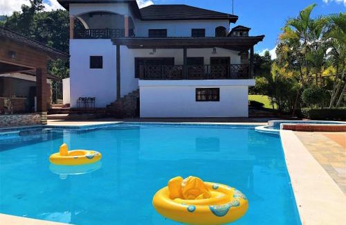 La Vega Province House | Villa Amila By Hospedify Hermosa Villa para 20 personas y a 4 minutos del Río de Jarabacoa