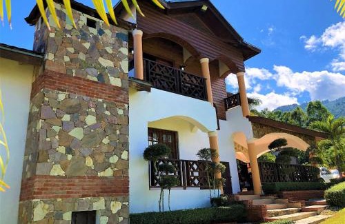 La Vega Province House | Villa Amila By Hospedify Hermosa Villa para 20 personas y a 4 minutos del Río de Jarabacoa