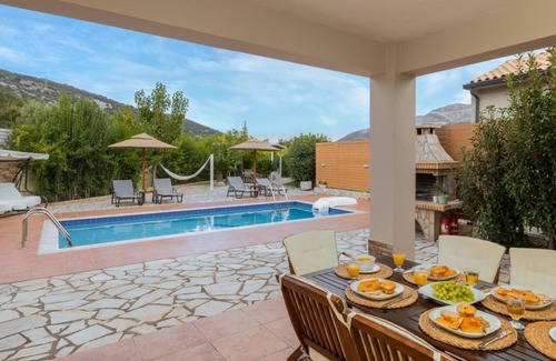 Makriotika Villa | Villa 'Andreas' with Sea View, Wi-Fi and Air Conditioning