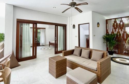 Batubelig Villa | VILLA ANER walking distance to the beach