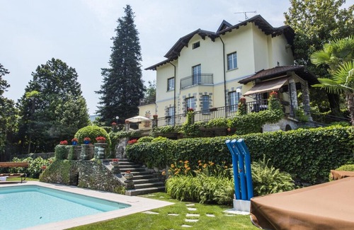 Carciano Villa | Villa Angela with pool and lake view
