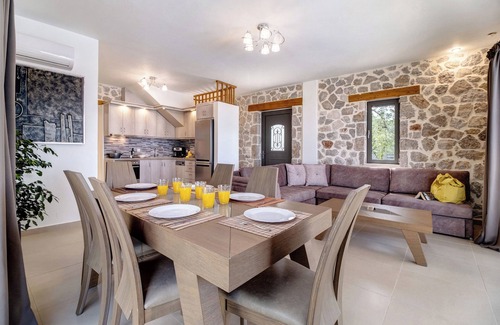Tsoukaladhes Villa | Villa "Angela" with Sea View, Private Pool & Wi-Fi