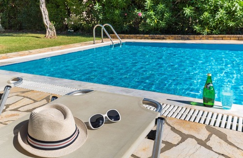 Almiros Beach Villa | Villa Angelos: Welcoming villa with private pool set a few staps away from sandy beach