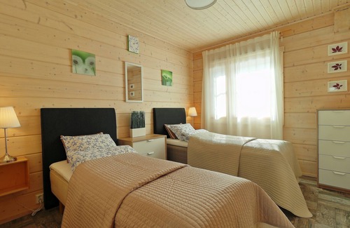 Jaala Cottage | Villa Anna. 2BR Log House with sauna and BBQ stove. Relax and recharge!