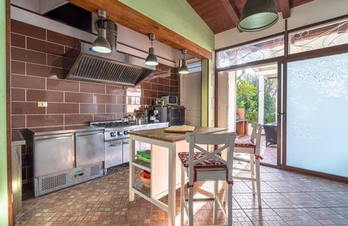 Syracuse Villa | Villa 'Apollonion' with Private Pool, Wi-Fi and Air Conditioning