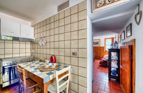 Monteluco House | Villa 'Appartamento Villa Marta' with Mountain View & Shared Garden