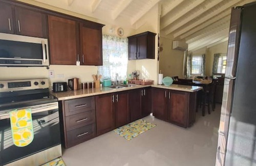 Falmouth House | Villa Applebee – from Home to Yard @ Stonebrook Manor!