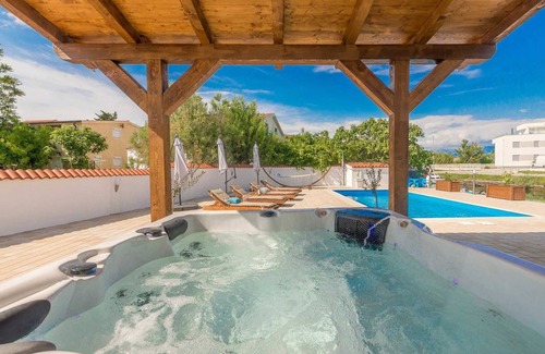 Nin Villa | Villa Aquaterra with pool