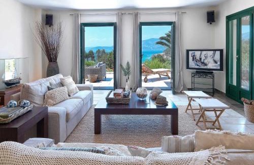Kilada Villa | Villa Aria - Luxury Beachfront Villa with Pool and Tennis Court