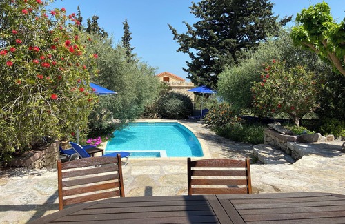 Melidoni House | Villa Ariadne - Stylish vacation home with all amenities